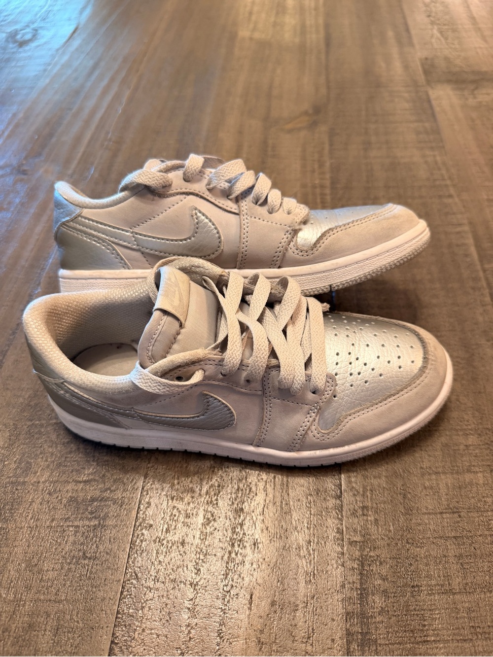 Nike Air Jordan 1 Low SE Shoes Youth Size 2.5 Gray Metallic Silver FQ5436-002